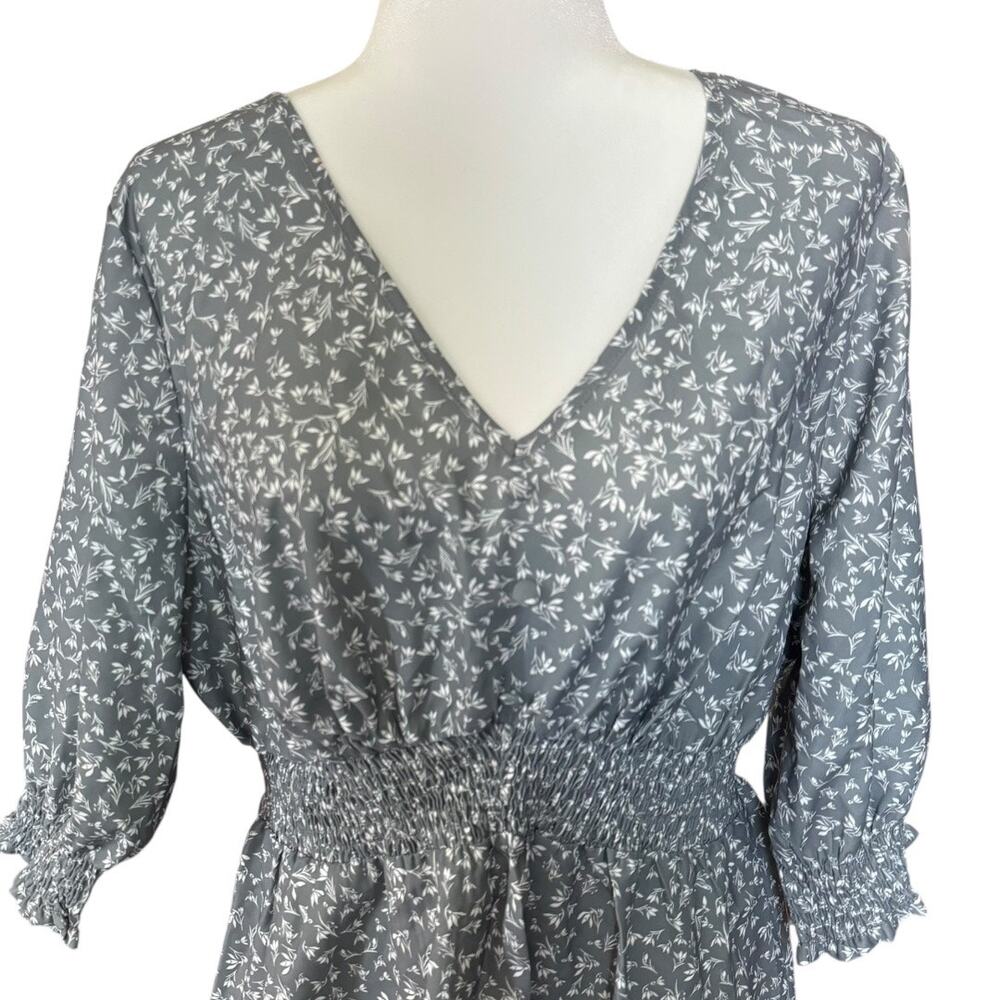 BloomChic 1X Blue Floral V-Neck Tunic Top Smocked Waist 3/4 Sleeve US 14–16 - Picture 3 of 8